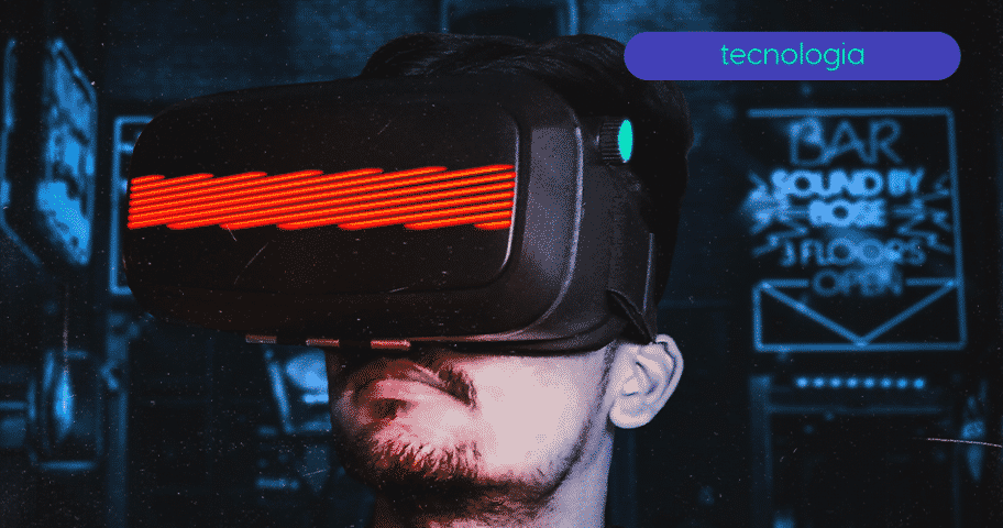 Imagem com zoom em rosto masculino utilizando óculos de realidade virtual.